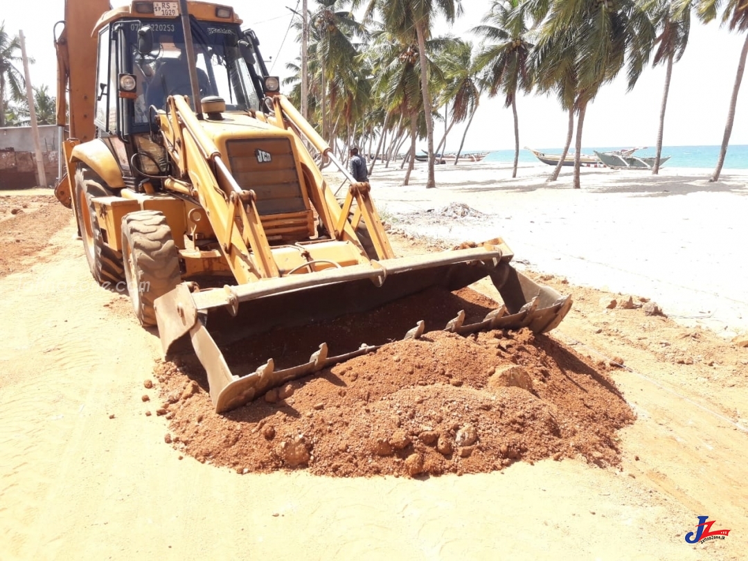 மருதமுனை கடற்கரை வீதியை காபெட் வீதியாக மாற்றும் வேலைத்திட்டம்