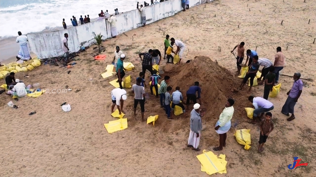 அம்பாறை மாளிகைக்காடு மையவாடி சுவரைப் பாதுகாப்பற்கான மக்கள் முயற்சி