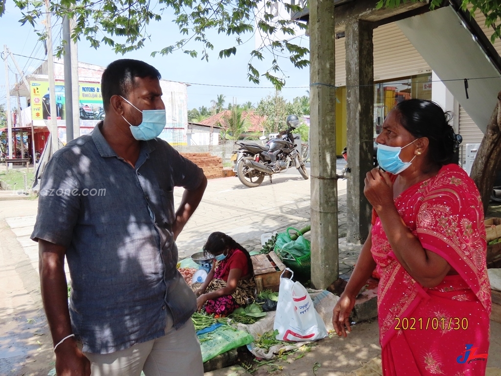 இறப்பதாக கூறிய முஸ்லீம் பெண் வியாபாரியை ஆறுதல்படுத்திய மாநகர சபை உறுப்பினர்