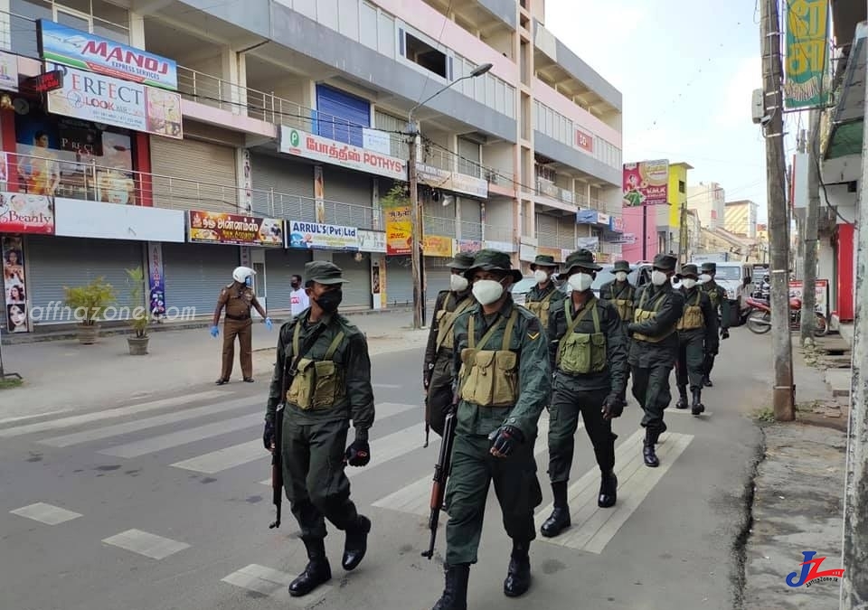 யாழ்.மாநகரில் இராணுவம் குவிப்பு..! நகரின் ஒரு பகுதி பூரணமாக முடக்கப்பட்டது, நகரில் நடமாடியோர் வெளியேற்றப்பட்டனர், தொற்று நீக்கல் நடவடிக்கை ஆரம்பம்..