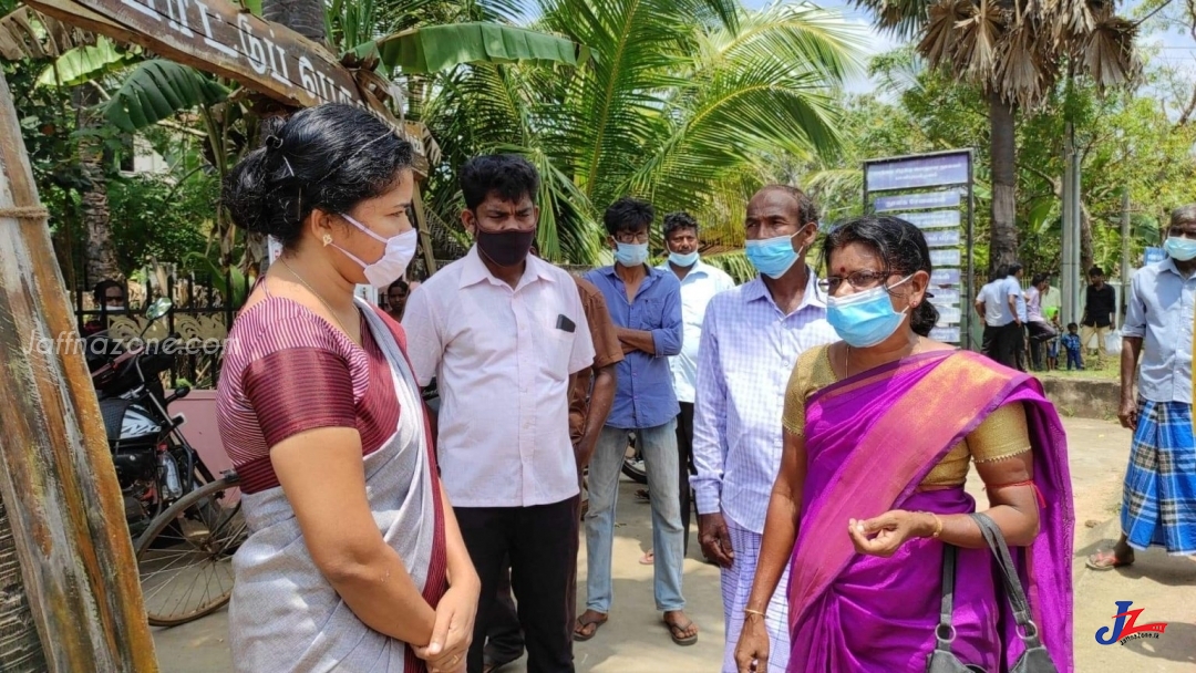 காடு வெட்டி கள்ள காணி பிடித்ததை தட்டிக் கேட்டதற்கு பிரதேச செயலரையே பதவி நீக்க சதி..! அரசியல்வாதிகள் பின்னணியில். வடக்கில் நடக்கும் அரசியல் அடாவடி..