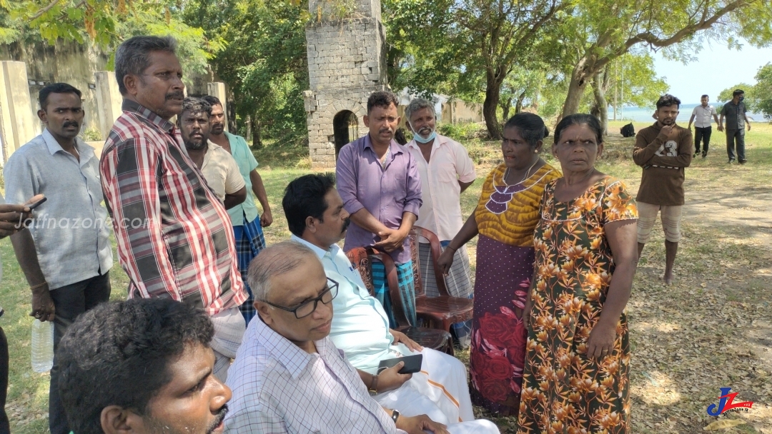 இரணைதீவுக்குள் நுழைந்த நாடாளுமன்ற உறுப்பினர்கள்..! மக்களுடன் பேச்சு, சிங்கள கடும்போக்காளர்களை திருப்தி படுத்த அரசு முயற்சிப்பதாக குற்றச்சாட்டு..