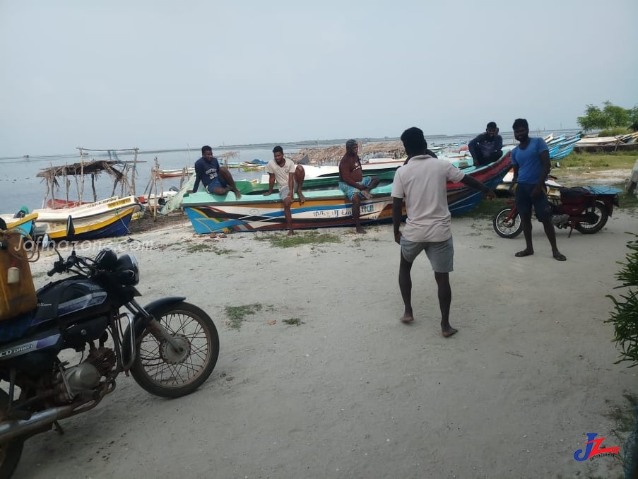 கடற்படையினர் அடாவடி..! ஒரு கிராமமே கடலில் இறக்க முடியாமல் பட்டினியால் சாகும் நிலை..