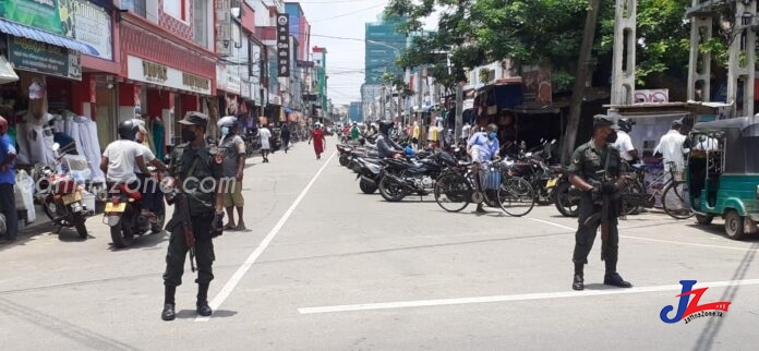 யாழ்.மாநகரம் மற்றும், நகரை சூழவுள்ள புறநகர் பகுதிகளில் கண்காணிப்பு நடவடிக்கையில் இராணுவம்..! சுகாதார நடைமுறைகளை பேணாதோர் மீது உடன் நடவடிக்கை..