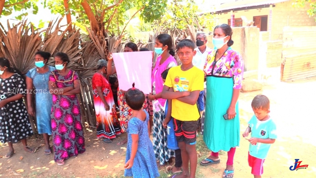 20ற்கும் மேற்பட்ட வீடுகளில் உரிமையாளர்கள் இல்லை..! சமூக விரோதிகள் சுதந்திரமாக நடமாட்டம், யாழ்.நாவற்குழியில் மக்கள் போராட்டம்..