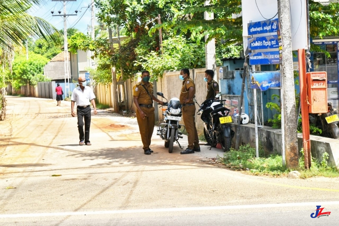 யாழ்.பல்கலைகழக சுற்றாடலில் தீவிர கெடுபிடி..! பொதுமக்கள், ஊடகவியலாளர்கள் மீதும் பொலிஸார் கெடுபிடி..