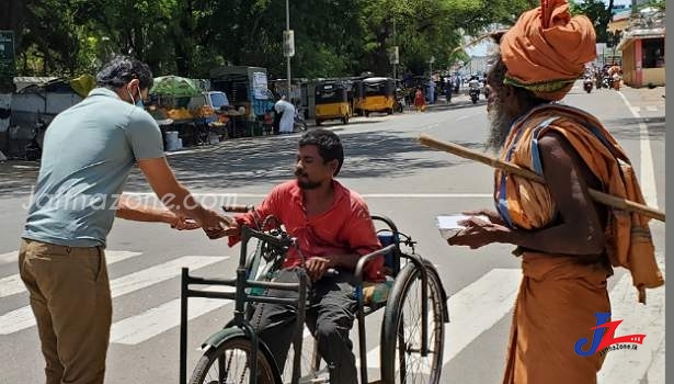 பொதுமக்களுக்கு உணவு வழங்கிய பிக்பாஸ் ஆரி!!