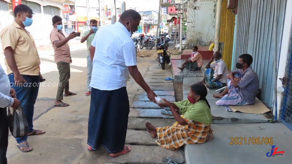 கொரோனா அனர்த்தத்தினால் பாதிக்கப்பட்டவர்களுக்கு உணவு வழங்கி வைப்பு