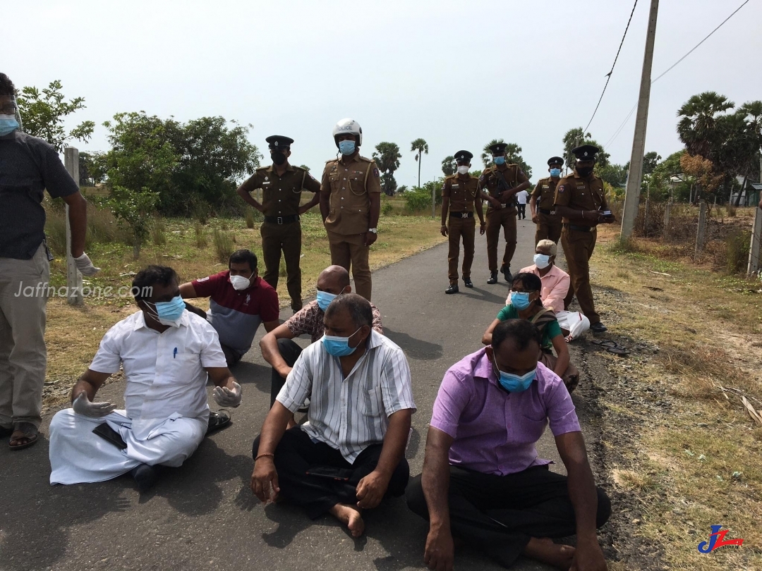 யாழ்.பருத்தித்துறையில் படைமுகாம் அமைப்பதற்கு காணி சுவீகரிக்க எதிர்ப்பு! நில அளவீட்டாளர்கள் திரும்பி சென்றனர்..