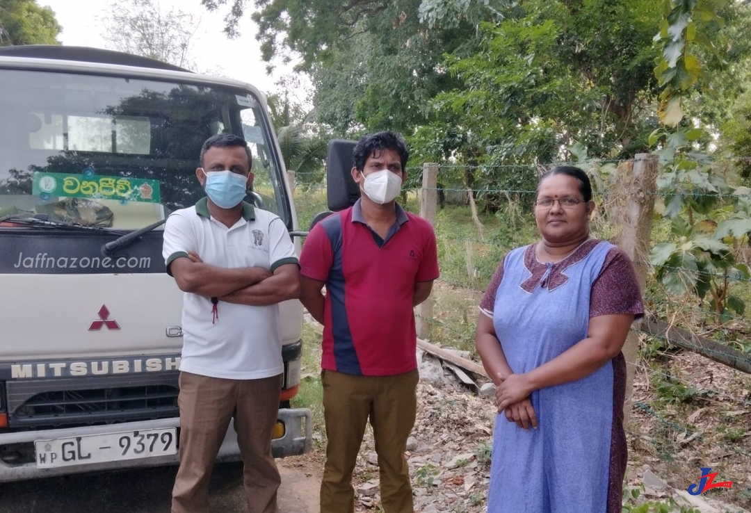 யாழ்.இணுவில் காரைக்கால் சிவன்கோவில் சுற்றாடலில் நாக பாம்புகளை விடும் மக்கள்! வன ஜீவராசிகள் திணைக்கள உதவியை நாடிய நல்லுார் பிரதேசசபை..