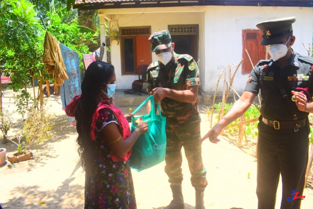 கொரோனா அச்சுறுத்தலினால் வருமானத்தை இழந்தவர்களுக்கு இராணுவம் நிவாரண உதவி