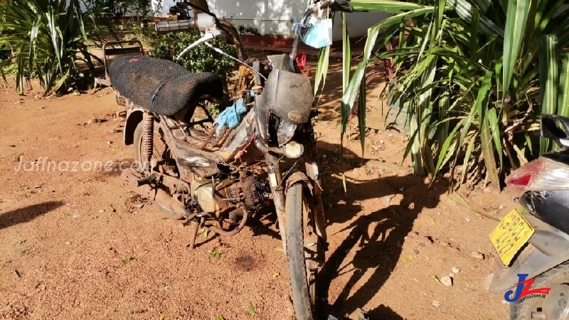 கட்டுப்பாடற்ற வேகம்! மோட்டார் சைக்கிள் மற்றும் லொறி மீது மோதி விபத்து, 16 வயதான மாணவன் பலி..