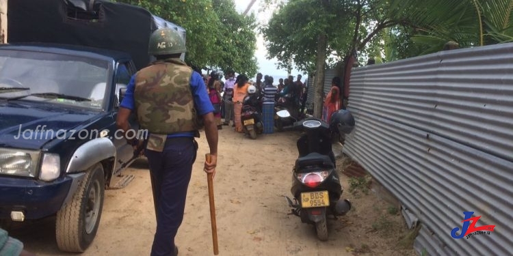 யாழ்.மாதகலில் கொட்டன்களுடன் குவிக்கப்பட்ட கடற்படையினர் மக்கள் மீது அச்சுறுத்தல்..!