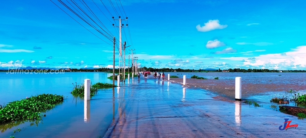 வெள்ள நீர் பரவலால் கிட்டங்கி வீதி நீரில் மூழ்கியது-போக்குவரத்து மேற்கொள்வதில் பிரதேச மக்கள் சிரமம்