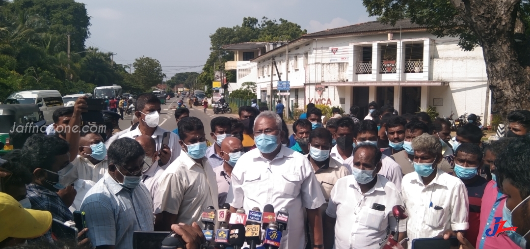 மரத்தால் விழுந்தவனை மாடேறி மிதிப்பதை வேடிக்கை பார்க்கமாட்டேன்! கைதான இழுவை படகுகள் தமிழகம் திரும்பாது..