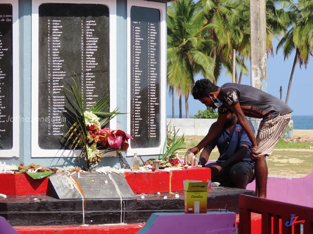 சுனாமி பேரலை இடரில் உயிரிழந்தோருக்கு அம்பாறை மாவட்ட உறவுகள் அஞ்சலி