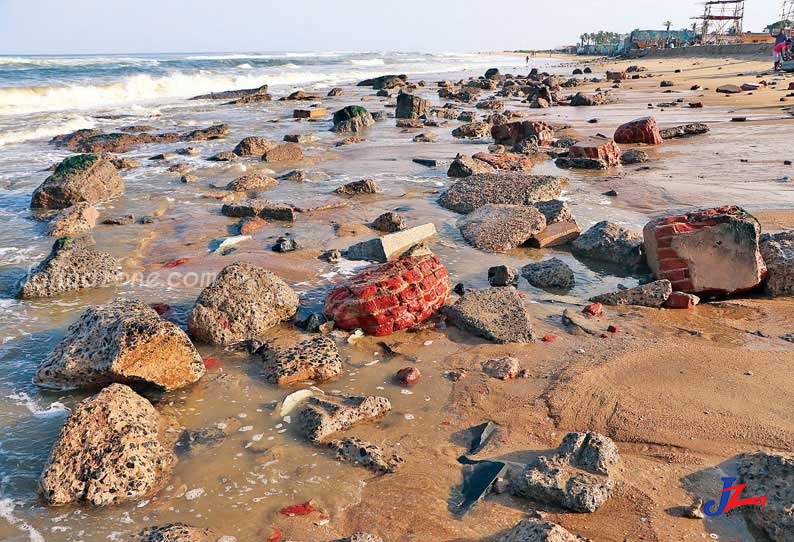 நள்ளிரவில் திடீரென உள்வாங்கிய கடல்!! -சுனாமியென பீதியடைந்த சென்னை மக்கள்-