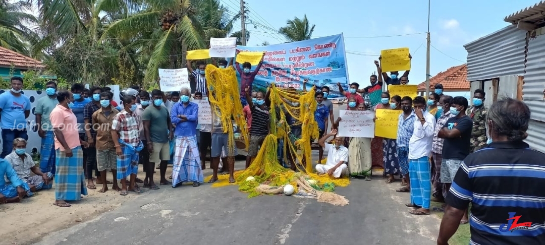 யாழ்.பருத்தித்துறை சுப்பர்மடத்தில் வீதியை மறித்து பாரிய மக்கள் போராட்டம்! இந்திய மீனவர்களை அடக்க சீனாவிடம் உதவி கோர தீர்மானம்..