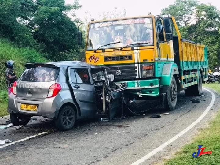 டிப்பர் வாகனமும் காரும் நேருக்கு நேர் மோதி கோர விபத்து! 3 பேர் பலி, 5 பேர் படுகாயம்..