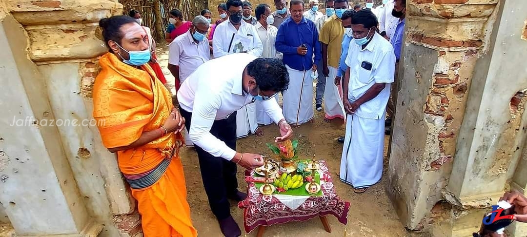 நல்லுார் இராசதானியின் தோரண வாயிலை புனரமைக்கும் பணிகள் இன்று ஆரம்பம்! மாநகர முதல்வர் வி.மணிவண்ணன் தொடங்கிவைத்தார்..