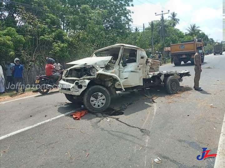 யாழ்.கொடிகாமம் - மிருசுவில் விபத்தில் சிக்கிய தந்தையும் இரு பிள்ளைகளும்..! ஒருவர் உயிரிழப்பு, இருவர் படுகாயம்...