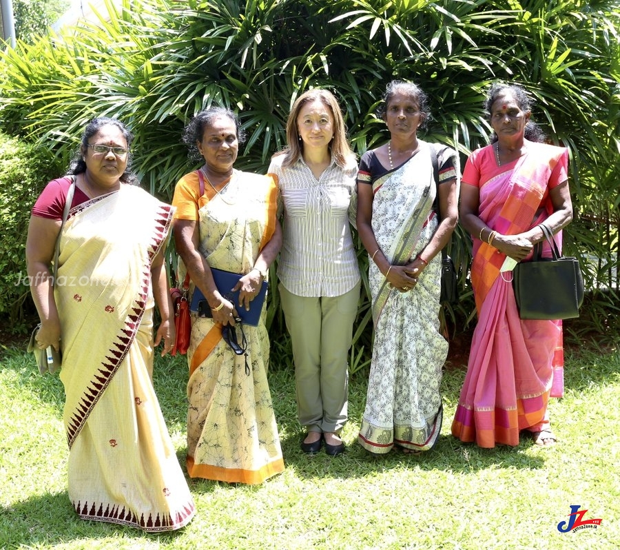 யாழ்ப்பாணத்தில் காணாமல் ஆக்கப்பட்டோரின் உறவுகளை சந்தித்த அமொிக்க துாதுவர்..!