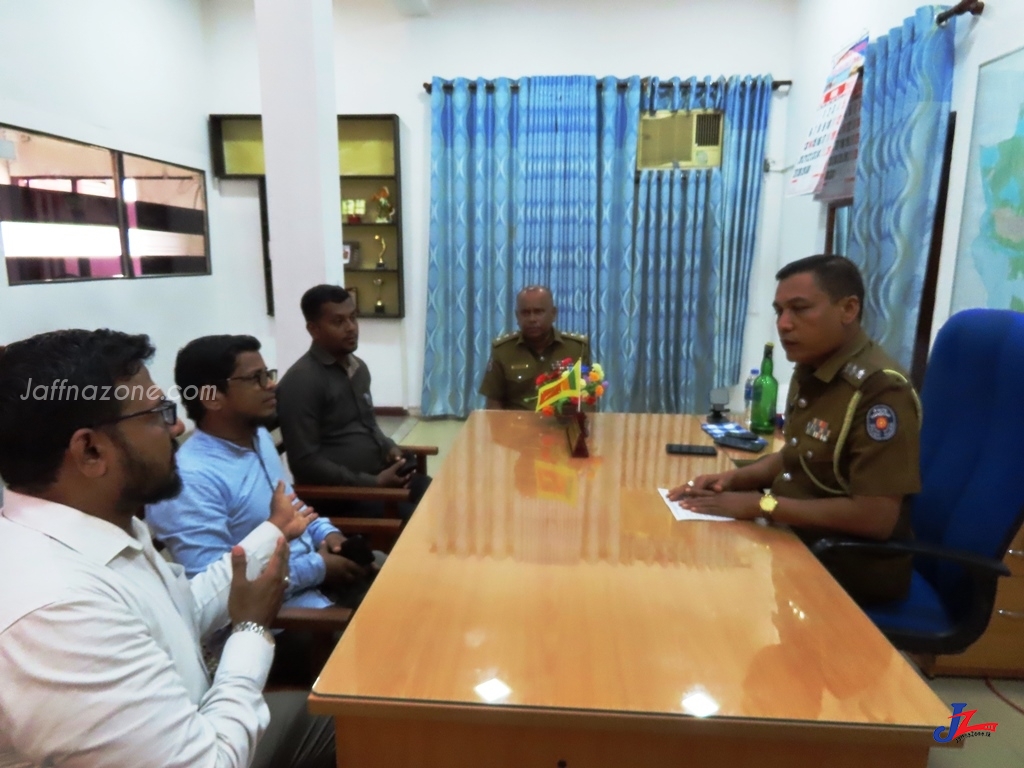 எரிபொருள் பிரச்சினைக்கு தீர்வு வழங்குமாறு கோரி ஆசிரியர்கள் போராட்ட ஊர்வலம்
