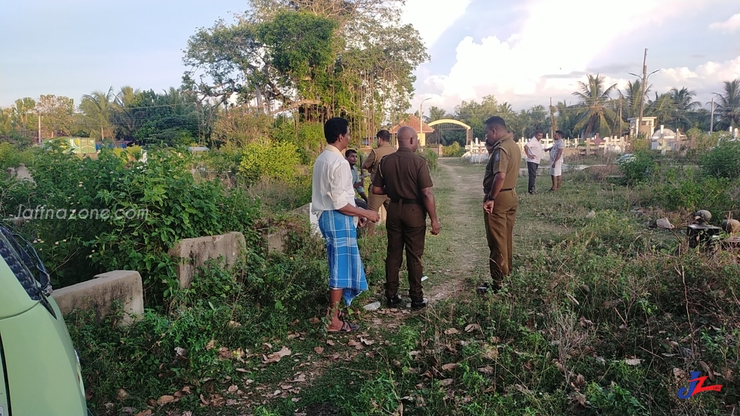 பொது மைதானத்தில் சடலமாக மீட்கப்பட்ட குடும்பஸ்தர்