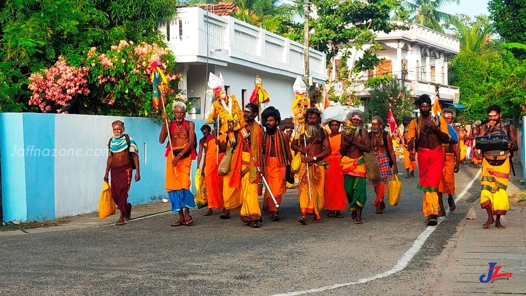 கதிர்காம பாதயாத்திரை குழுவினர் அம்பாறை மாவட்டத்தின் பல்வேறு ஆலயங்களுக்கும் வருகை