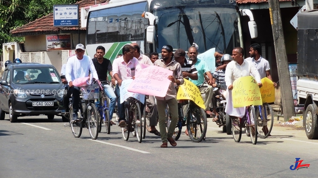 கோட்டா வீட்டுக்கு போ-கல்முனையில் இரு வேறு போராட்டங்கள் முன்னெடுப்பு