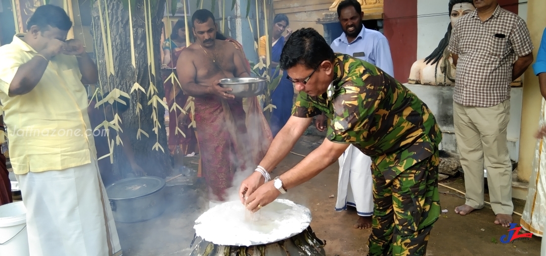 யாழ்.சுன்னாகம் கதிரமலை சிவன் கோவில் தேர் திருவிழாவில் பொங்கல் பொங்கி வழிபாடு நடத்திய இராணுவம்..