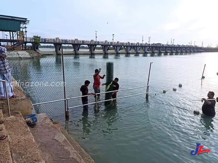 யாழ்.தொண்டைமானாற்றில் முதலைகள் அபாயத்தை தவிர்க்க இரும்பு வேலி அமைப்பு..!