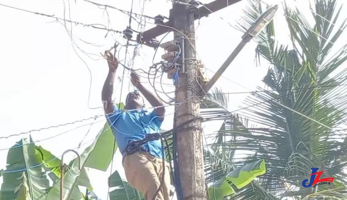 பல லட்சம் ரூபாய் மின் கட்டணத்தை செலுத்தாமல் அரசியல் செல்வாக்கால் துண்டித்த மின் இணைப்பை மீள இணைப்பு! யாழ்.சுன்னாகத்தில் நடந்த அரசியல் சண்டித்தனம்..