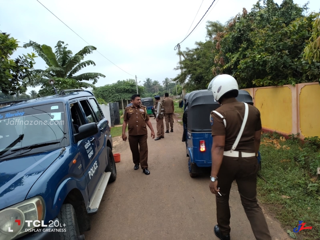 யாழ்.உரும்பிராய் - பொக்கணை பகுதியில் பொலிஸார் அதிரடி சுற்றிவளைப்பு தேடுதல்..!