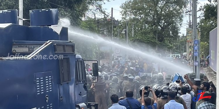 யாழ்ப்பாணத்தில் ஜனாதிபதிக்கு எதிராக போராட்டம் நடத்திய மேலும் இருவருக்கு நீதிமன்ற அழைப்பாணை!