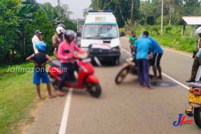 நோயாளர் காவு வண்டி - மோட்டார் சைக்கிள் மோதி கோர விபத்து! 5 வயது சிறுமி உட்பட 3 பேர் காயம், ஒருவர் ஆபத்தான நிலையில்..