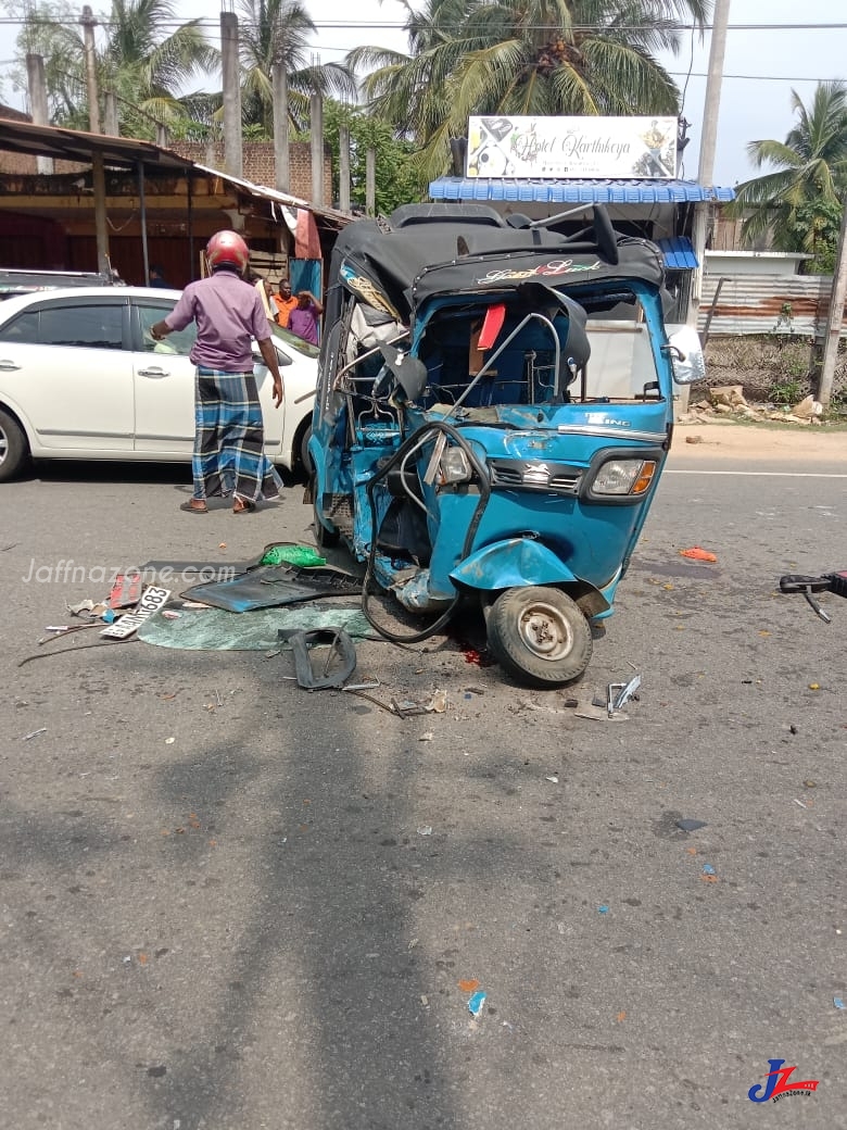 ஓட்டோவும் உழவு இயந்திரமும் மோதியதில் பெண் ஸ்தலத்தில் மரணம்