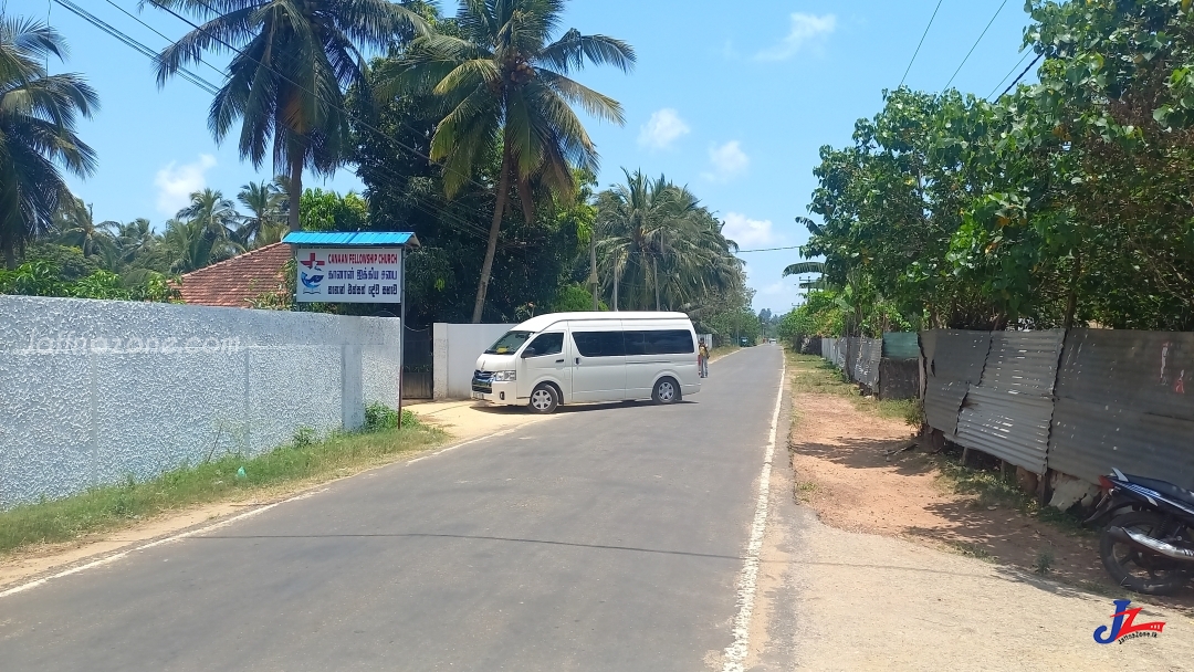 யாழ்.இருபாலையில் கிறிஸ்த்தவ மத அமைப்பு ஒன்றினால் நடத்தப்பட்ட சட்டவிரோத சிறுவர் இல்லம் முற்றுகை, 13 சிறுவர்கள் மீட்பு! துன்புறுத்தப்பட்டதாக விசாரணையில் தகவல்...