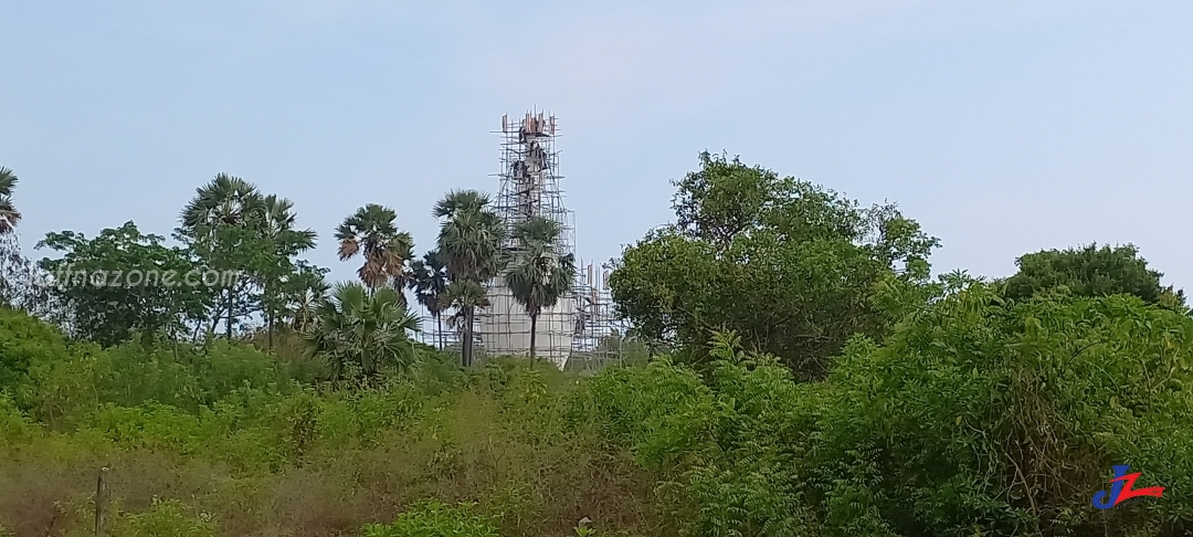 யாழ்.தையிட்டி விகாரைக்கு கலசம் வைக்கும் நிகழ்வு.. பெருமளவு இராணுவம் மற்றும் பொலிஸாரின் பங்களிப்புடனாம்...