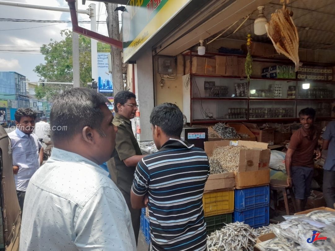 யாழ்.நகரிலுள்ள கருவாட்டு கடைகளில் யாழ்.மாநகர பொதுச் சுகாதார பரிசோதகர்கள் திடீர் சோதனை!