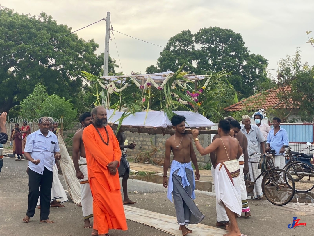 நகுலேஷ்வர ஆலய பிரதம குரு ராஜ ராஜ ஸ்ரீ சிவஶ்ரீ நகுலேஸ்வரக் குருக்களின் இறுதி கிரிகை அரச மரியாதையுடன்..