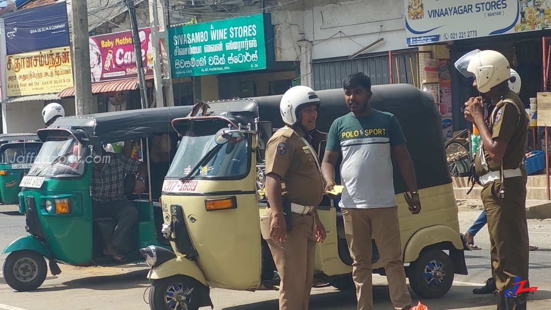 கட்டணமானி (மீற்றர்) பொருத்தாத முச்சக்கர வண்டிகளை யாழ்.நகரிலிருந்து அகற்றிய பொலிஸார்...