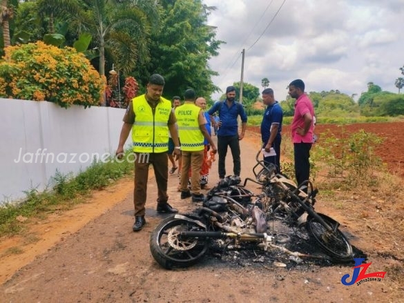 பாதை தகராறு கூலிப்படையை பயன்படுத்தி மோட்டார் சைக்கிள்கள் தீக்கிரை - புன்னாலைகட்டுவனில் சம்பவம்...