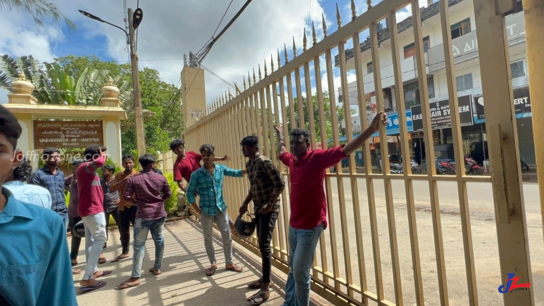 யாழ்.பல்கலைக்கழக ஆசிரியர் சங்கத்தின் அறிக்கையை கண்டித்து மாணவர்கள் கதவடைப்பு போராட்டம்...