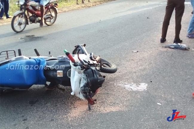 மோட்டார் சைக்கிள் மீது பேருந்து மோதி விபத்து! இளம் குடும்பஸ்த்தர் சம்பவ இடத்திலேயே உயிரிழப்பு..