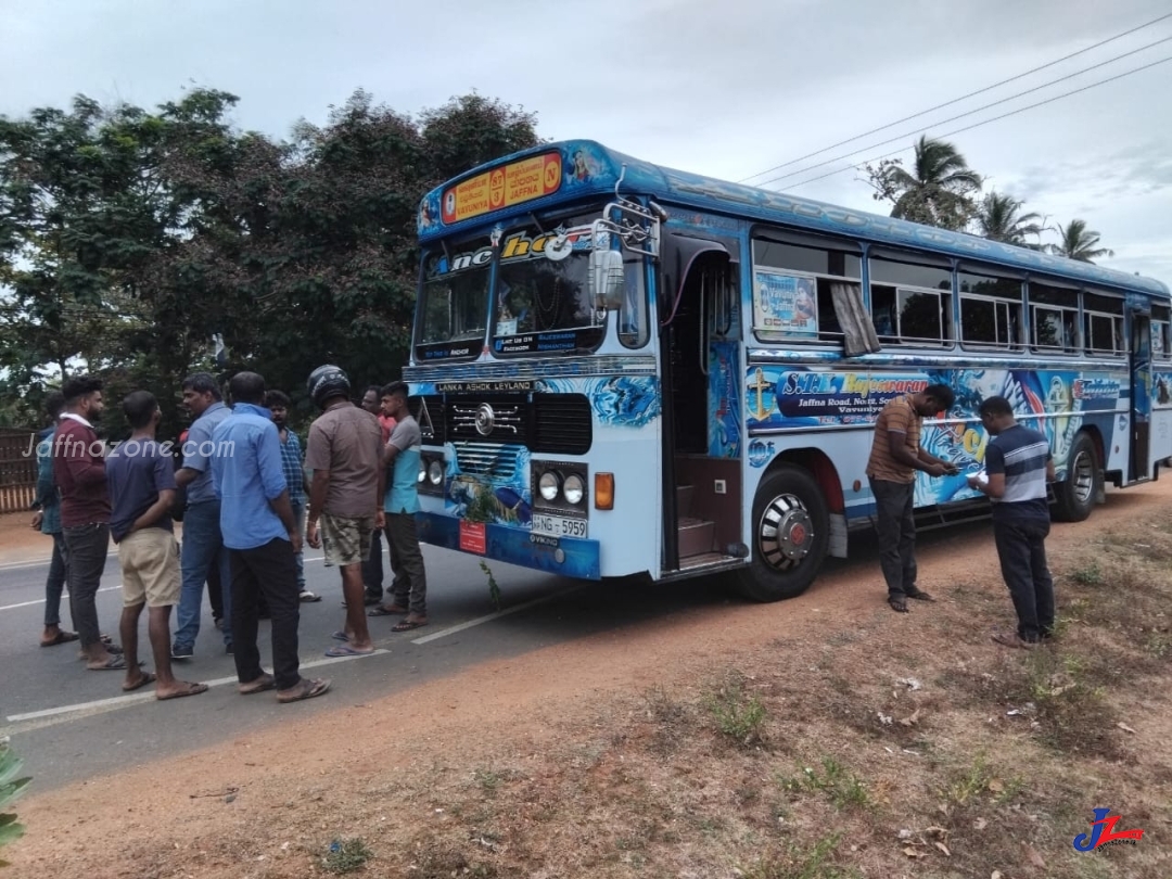 யாழ்ப்பாணத்திலிருந்து - வவுனியா சென்ற பேருந்தில் இளைஞர்கள் இருவர் மீது சரமாரி வாள்வெட்டு! ஒருவர் கைது, இரணைமடுவில் சம்பவம்..