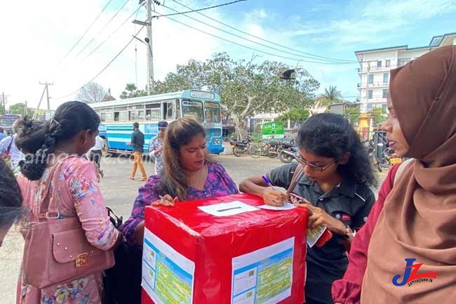 மன்னாரில் காற்றாலை மின் உற்பத்தி, கனிய மணல் அகழ்வு ஆகியவற்றை நிறுத்துங்கள் - ஜனாதிபதிக்கு தபாலட்டை அனுப்பும் போராட்டம்..