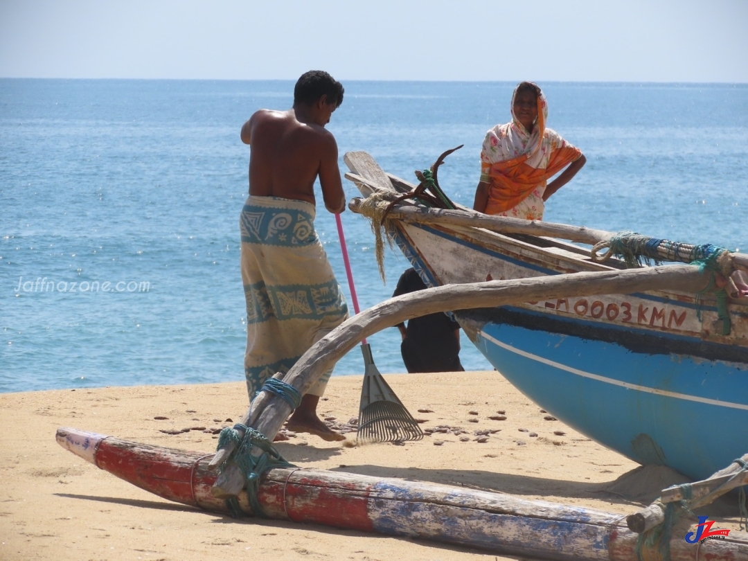 துர்நாற்றம் வீசும் மருதமுனை கடற்கரை பகுதிகள்