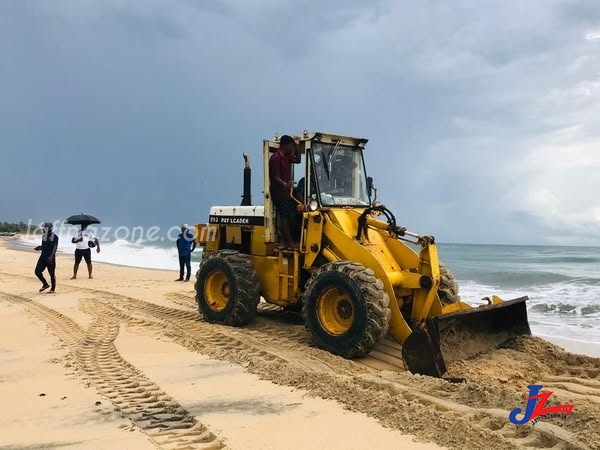 அம்பாறையில் கனமழை-போக்குவரத்து மேற்கொள்வதில் பிரதேச மக்கள் சிரமம்