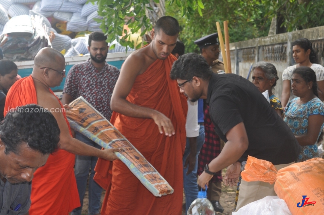 வெள்ளப் பாதிப்பிற்குள்ளான துரைவந்தியமேடு மக்களுக்கு உலர் உணவுப்பொதிகள் வழங்கி வைப்பு